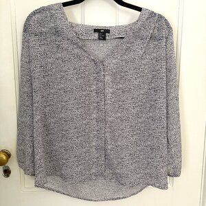 H&M Women's V-Neck Black and White Polyester Blouse, Size 4